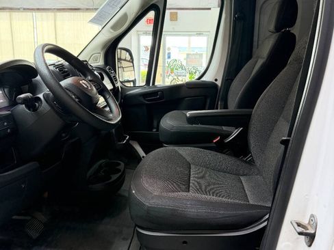 Used 2025 RAM ProMaster 2500 w/ Convenience Group FWD image 11