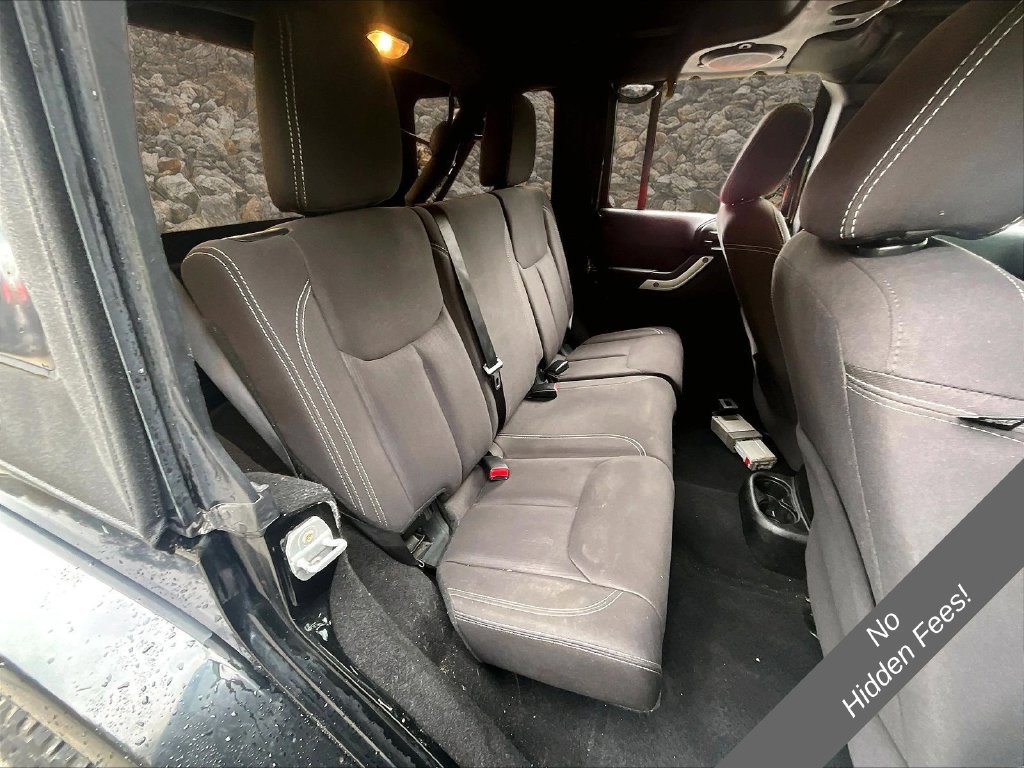 Used 2014 Jeep Wrangler Unlimited Sahara w/ Connectivity Group AWD/4WD image 14
