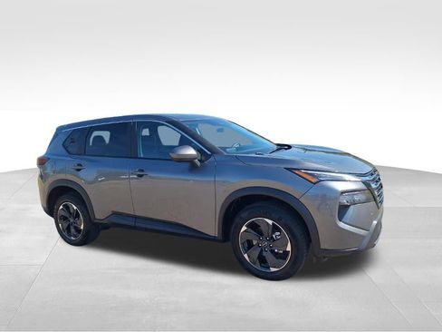 Used 2024 Nissan Rogue SV image 8