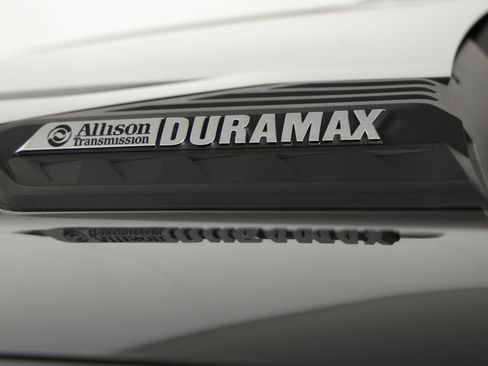 Used 2022 Chevrolet Silverado 2500 Custom w/ Custom Value Package image 9