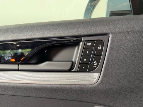 Certified 2025 Porsche Cayenne image 26