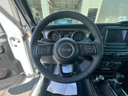 Used 2023 Jeep Gladiator Sport AWD/4WD image 16