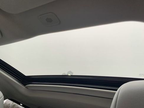 Used 2024 Toyota Highlander XLE image 30