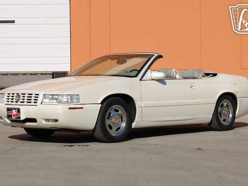 Used 2002 Cadillac Eldorado Touring w/ Preffered Equipment Group image 28