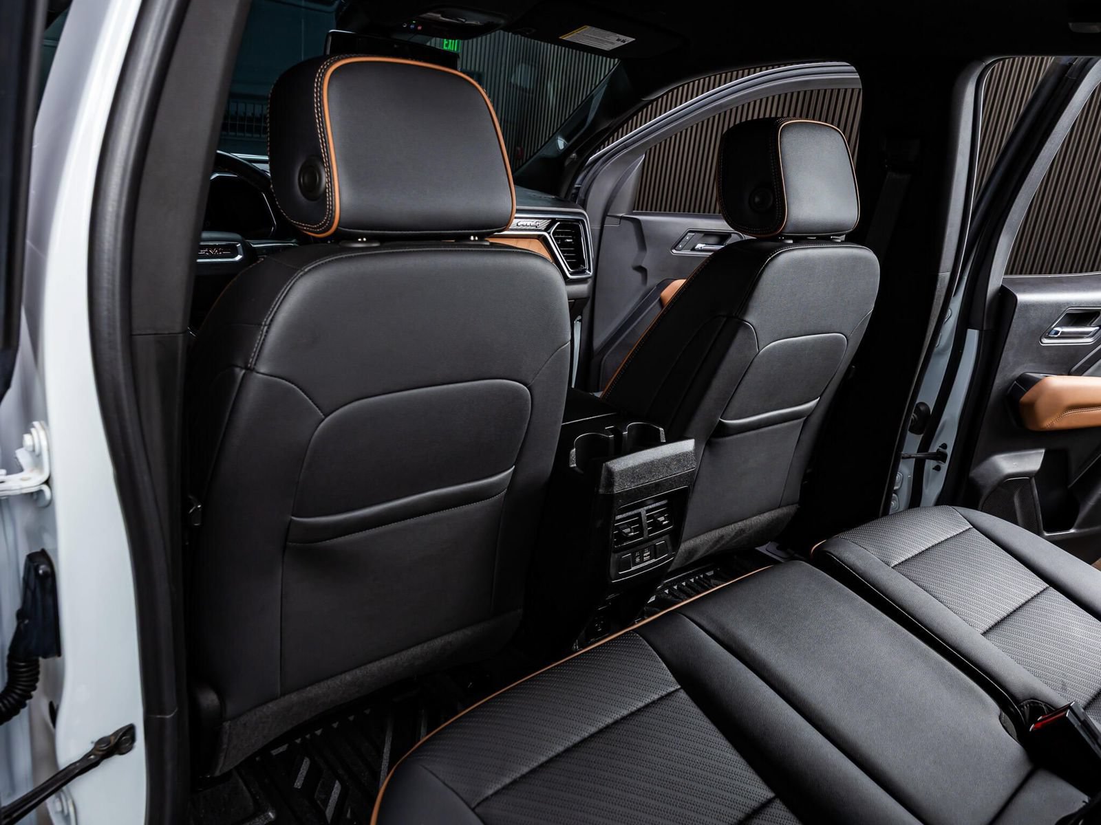 Used 2024 GMC Canyon AT4 w/ AT4 Premium Package AWD/4WD image 33