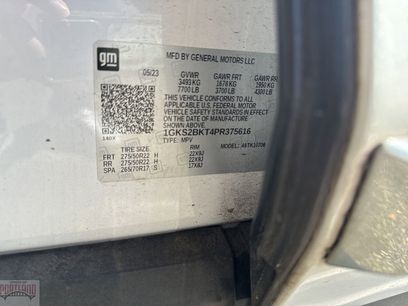 Used 2023 GMC Yukon SLT w/ SLT Premium Package