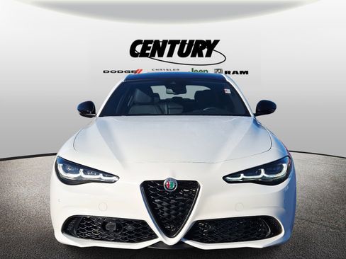 Used 2024 Alfa Romeo Giulia Veloce image 9