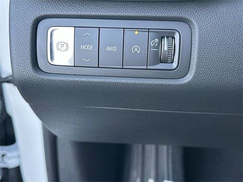 Used 2025 GMC Acadia AT4 w/ LPO, All-Weather Package image 18