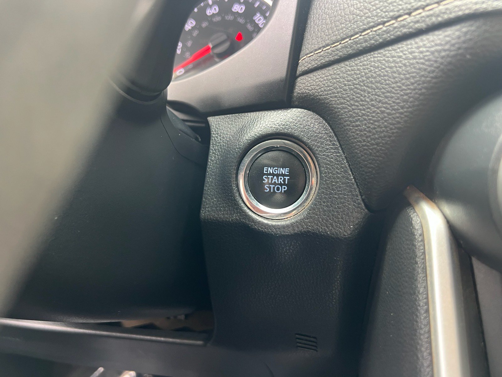 Used 2021 Toyota RAV4 XLE FWD image 16