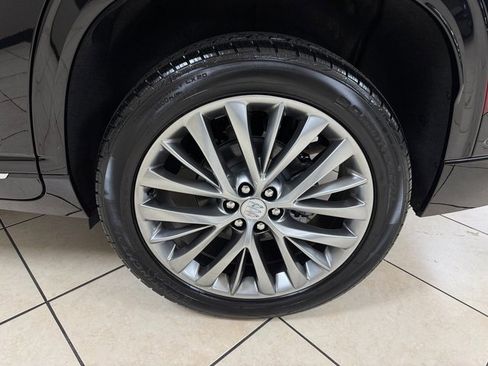 Used 2025 Buick Enclave Avenir w/ Super Cruise Package image 28