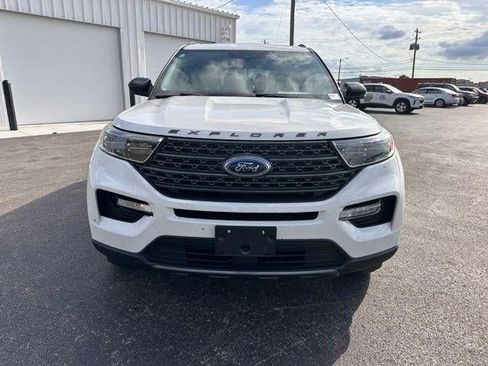 Used 2022 Ford Explorer XLT w/ Equipment Group 202A AWD/4WD image 9
