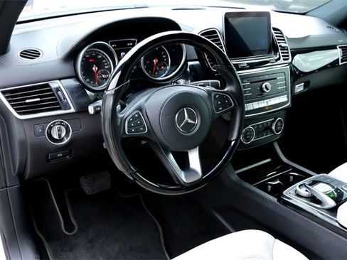 Used 2019 Mercedes-Benz GLS 550 4MATIC image 9