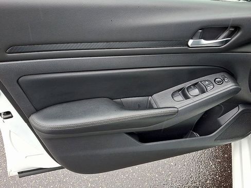 Used 2024 Nissan Altima 2.5 SV image 9