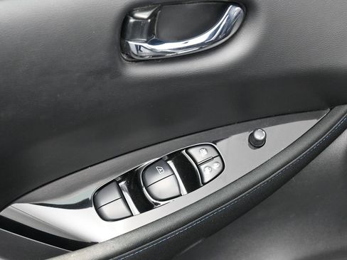 Used 2019 Nissan Leaf SV w/ SV Technology Package image 16