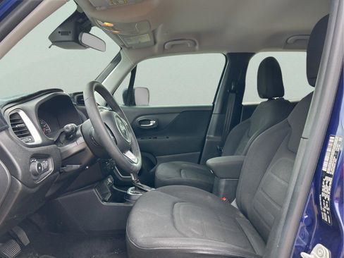 Certified 2018 Jeep Renegade Latitude image 27