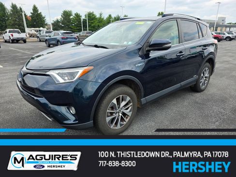Used 2017 Toyota RAV4 XLE w/ Convenience Package AWD/4WD image 1