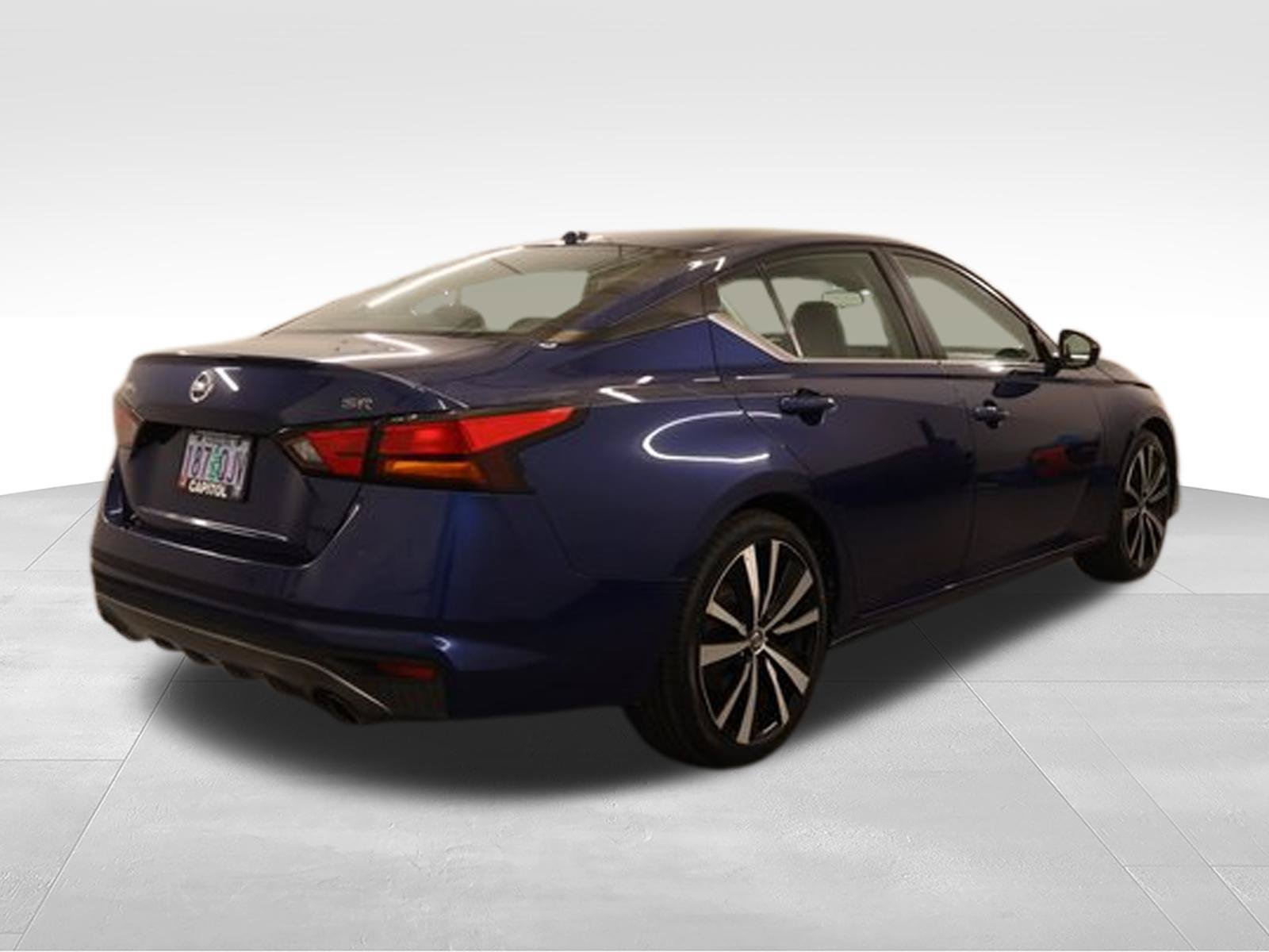 Used 2022 Nissan Altima 2.5 SR FWD image 2