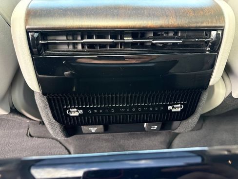 Certified 2022 Jeep Grand Wagoneer Series I w/ HD Trailer Tow Package AWD/4WD image 23