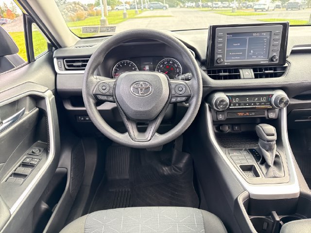 Used 2022 Toyota RAV4 XLE AWD/4WD image 17
