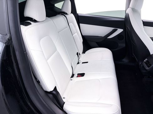 Used 2021 Tesla Model Y Long Range image 31