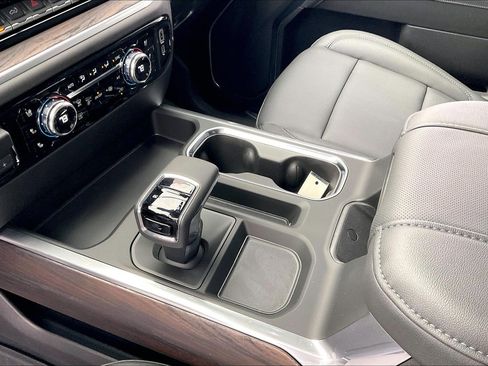 New 2026 GMC Sierra 1500 SLT w/ SLT Premium Package image 8