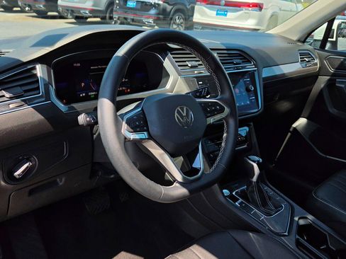 Certified 2023 Volkswagen Tiguan SE w/ Panoramic Sunroof Package FWD image 22