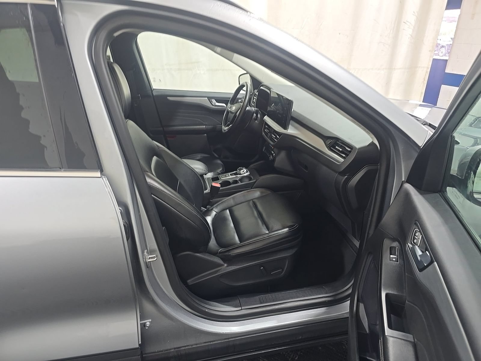 Used 2024 Ford Escape Platinum AWD/4WD image 10