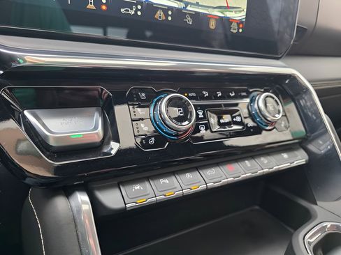 Used 2024 GMC Sierra 1500 Denali Ultimate image 30