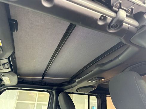 Used 2018 Jeep Wrangler Unlimited Sahara image 21