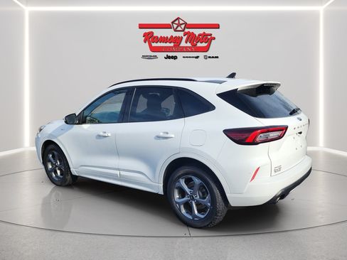Used 2023 Ford Escape ST-Line Select AWD/4WD image 3