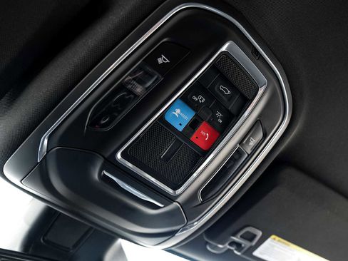 Used 2023 Jeep Grand Cherokee L Laredo image 25