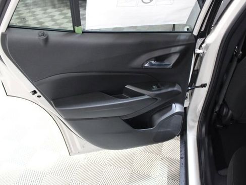 New 2026 Chevrolet Trax RS w/ Sunroof Package image 21