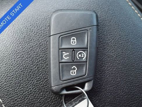 Used 2022 Volkswagen Tiguan SE R-Line FWD image 4