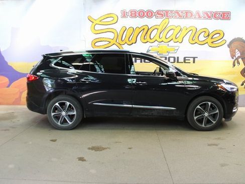 Used 2021 Buick Enclave Essence image 1