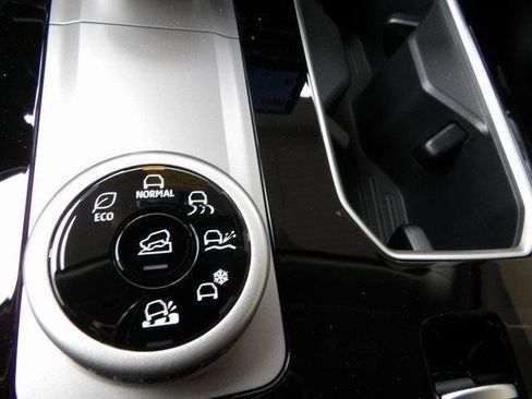 New 2025 Mitsubishi Outlander ES image 18