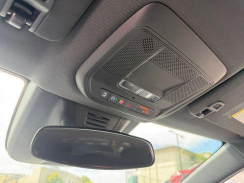 Used 2025 Chevrolet Equinox EV LT FWD image 24