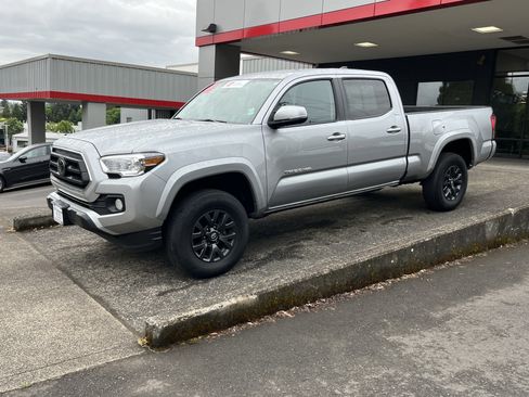 Certified 2023 Toyota Tacoma SR5 AWD/4WD image 4