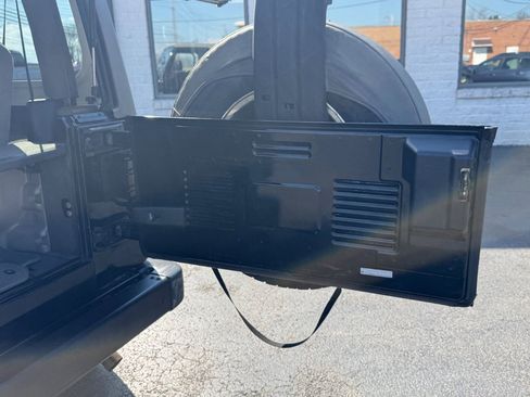 Used 2004 Jeep Wrangler Sahara w/ Dual Top Group AWD/4WD image 17