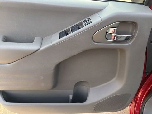 Used 2021 Nissan Frontier SV image 16