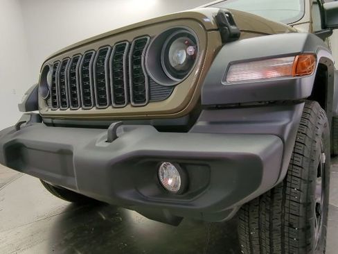 Used 2025 Jeep Wrangler Sport AWD/4WD image 23