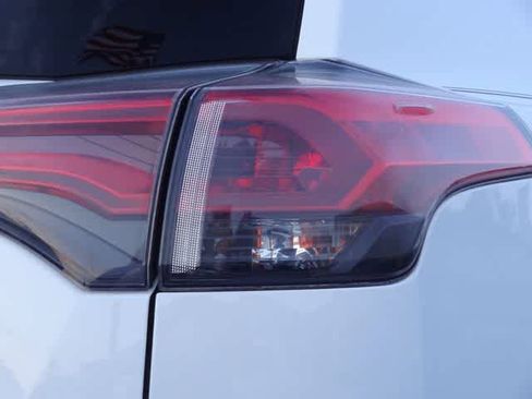 Used 2017 Toyota RAV4 LE FWD image 22