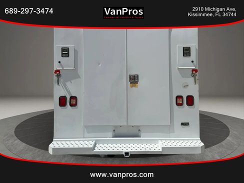 Used 2011 Chevrolet Express 3500 RWD image 4