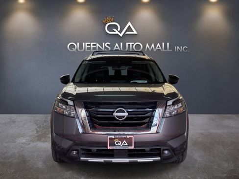 Used 2022 Nissan Pathfinder Platinum w/ Cargo Package AWD/4WD image 2