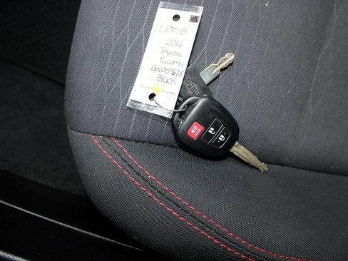 Used 2016 Toyota Tacoma SR5 image 28