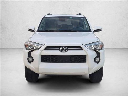 Used 2020 Toyota 4Runner SR5 Premium w/ Moonroof Package RWD image 2
