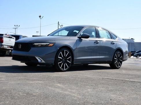 Used 2023 Honda Accord Touring image 3