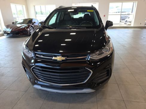 Used 2020 Chevrolet Trax LT w/ LT Convenience Package FWD image 3
