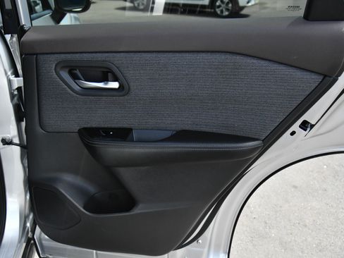 Used 2022 Nissan Rogue SV AWD/4WD image 39