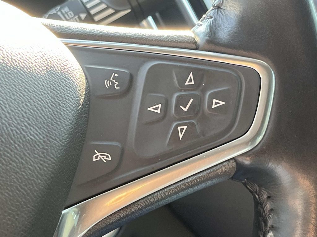 Used 2021 Chevrolet Equinox LT FWD image 38