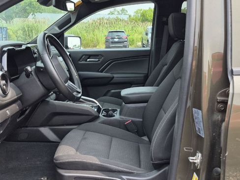 Used 2024 Chevrolet Colorado LT w/ LT Convenience Package II AWD/4WD image 6